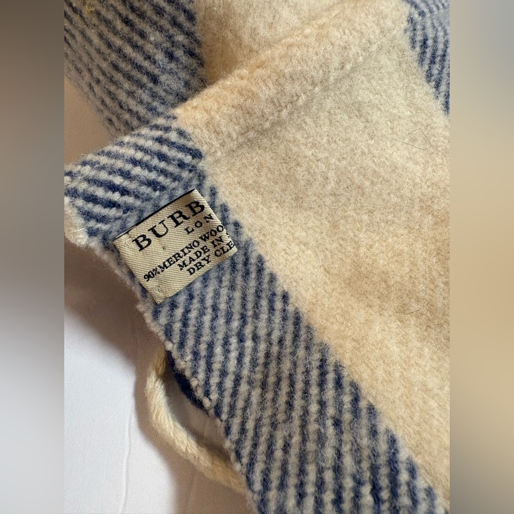 Rare! Authentic Burberry Cream and Blue Wool Blend fringe Scarf - Picture 2 of 5